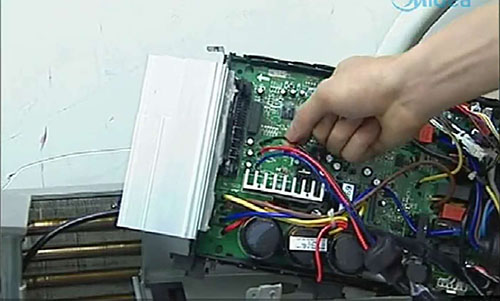 巴里坤哈萨克美的空调电话是多少